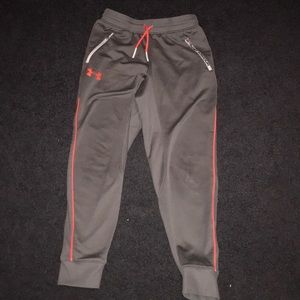 Under Armour boys youth small, dark gray pants